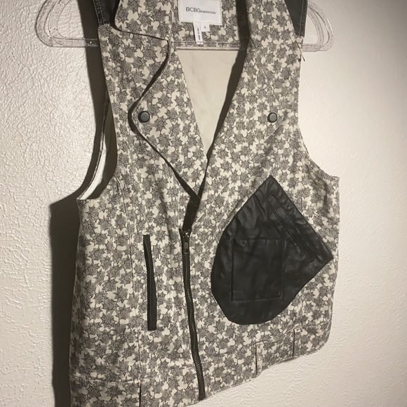 BCBG Generation off white/Black vest - Picture 5 of 5